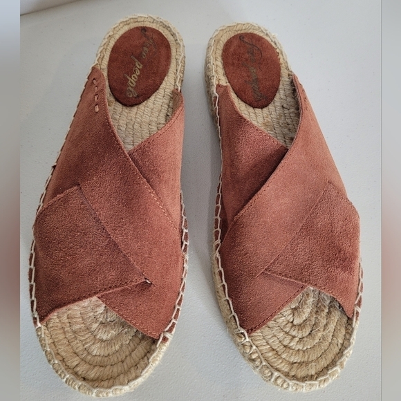 Free People Tuscan Suede Slip On Espadrille Sandals in Rust - Size 38 (US 7.5/8) - Picture 5 of 16